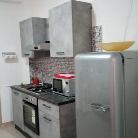 Giordiehouse2 * Latina